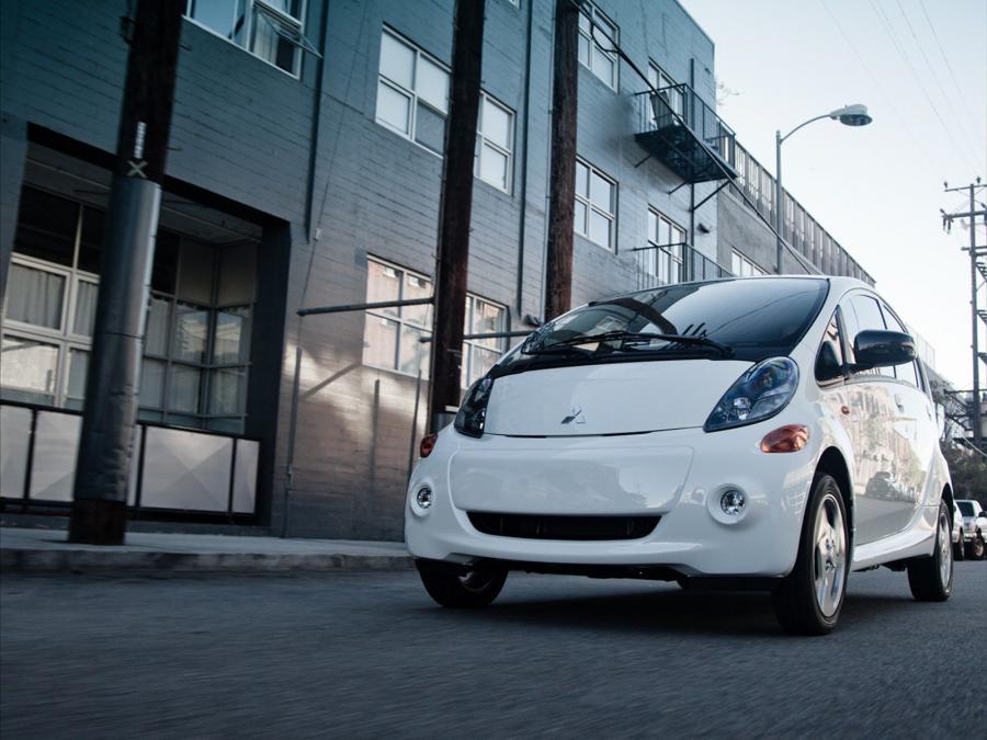  Mitsubishi i-MiEV 2012 года  (US) (фото 20 из 234)